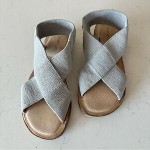 Adam Tucker Alyssa 15 sling back sandal in gray size: 7.5